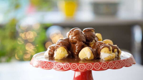 Dondurmalı Enfes Profiterol Tarifi - dondurmali-enfes-profiterol-tarifi-burakin-ekmek-t